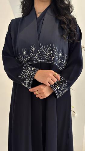 عبايه فاخره بتطريز أنيق مميزه