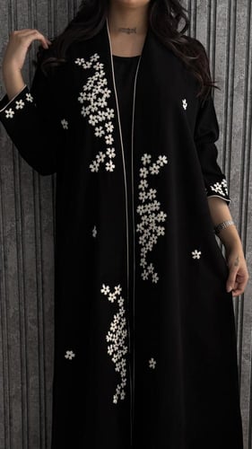 عباية كلوش مزينة بشك فضي مميزة