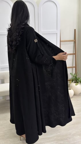 عبايه كلوش جاكار مشجر مزينه بشك أنيقه