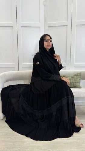 عبايه أنيقه طبقات مع كسرات مميزه