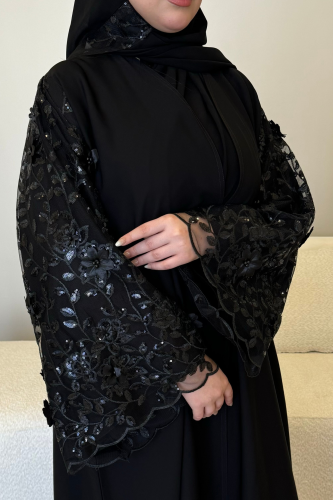 عباية كلوش مزينة بشك في الكم