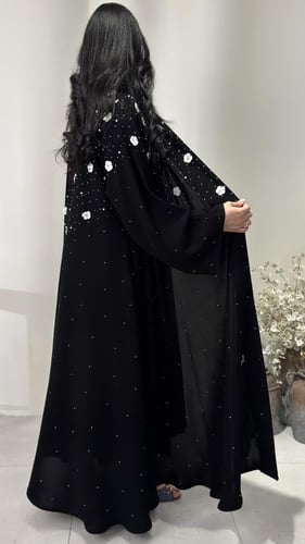 عباية كلوش مزينة باللولو والكرستال فخمه