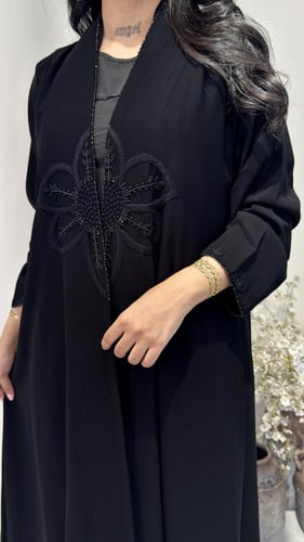 عباية كلوش مطرزه بشك أنيقة