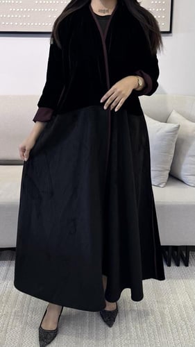 عباية مخمل مع شمواه ناعمة