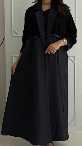 عباية كلوش مزينة بتطريز شك أنيقة