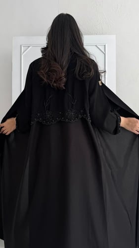 عباية كلوش مزينة بتطريز شك أنيقة