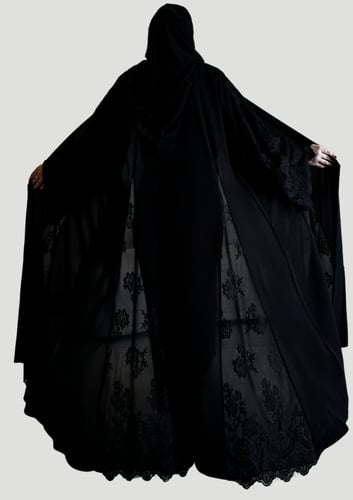 عباية كلوش مع دانتيل أسود فاخرة