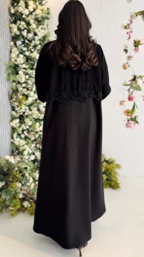 عباية كلوش مزينة بتطريز شك أنيقة