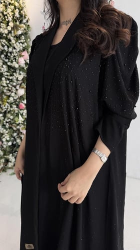 عباية رسمية مزينة بكرستال مع شك مميزة