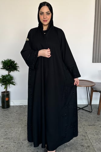 عباية كلوش بتطريز اسود مع كرستال