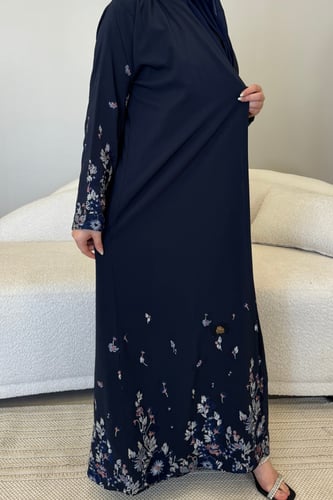 عباية كحلي بتطريز ملون