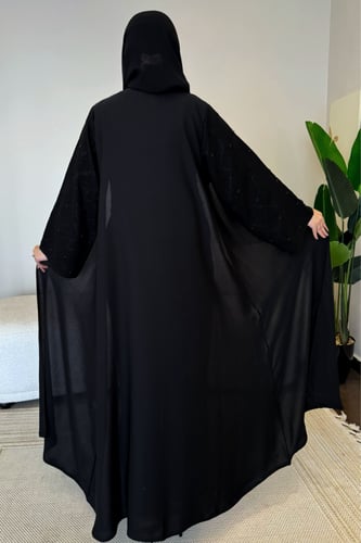 عباية كريب بشك أسود على الاكمام