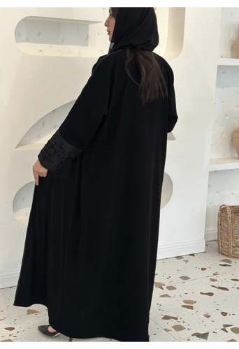 عباية بتطريز شك ناعم