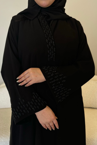 عباية فاخرة بشك أسود