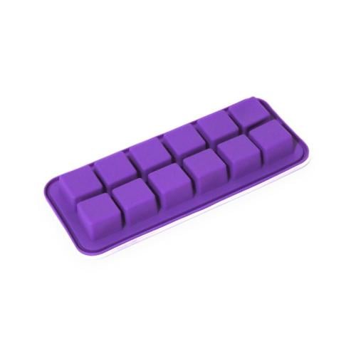 قالب ثلج وسط او حلى