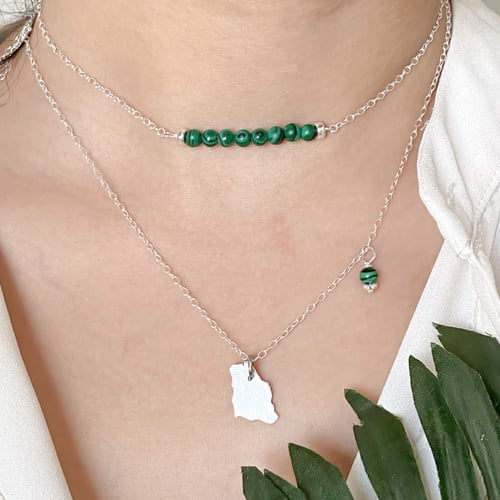 سلسلة الملاكيت مصنوعة يدويًا من الفضة الاصلية عيار...