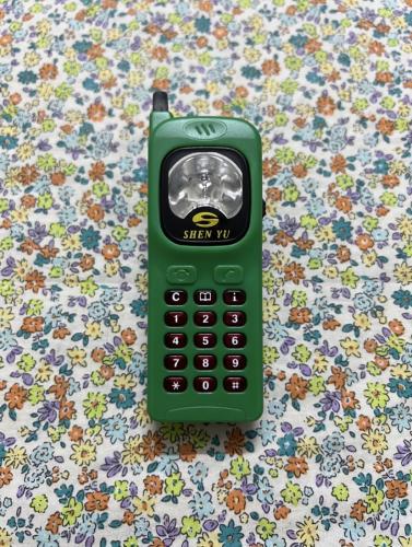 كشاف قديم على شكل هاتف - اخضر