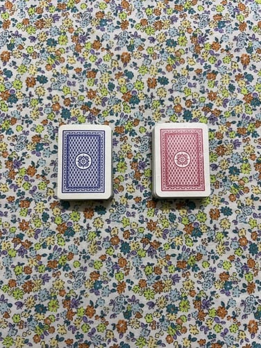 2 ورق لعب قديم صغير ثمانينات ميلادية ( الوان مختلف...