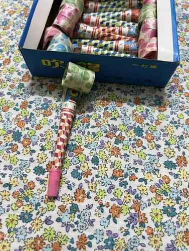 كرتون جميل قديم بداخله 12 مزماز ( لا تعمل بسبب الق...