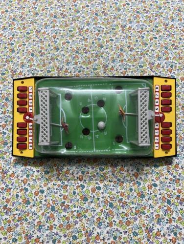 لعبة قديمة - ملعب كرة قدم