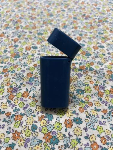 حافظة ولاعات قديمة