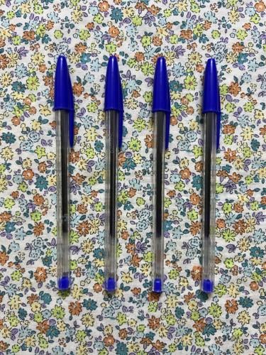 4 اقلام Bic قديمة ( لا تكتب بسبب القِدم )