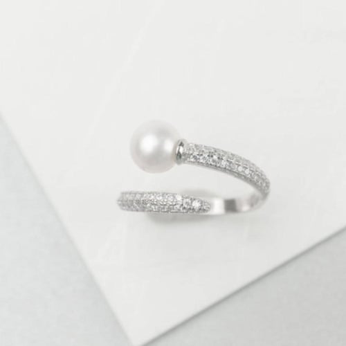 خاتم مرصّع بالزركون