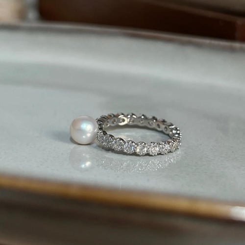 خاتم مرصّع بالزركون