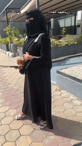 عباية اناقه هادئه