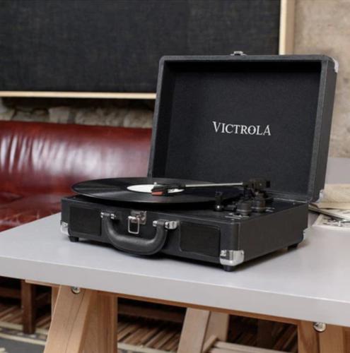 مشغل اسطوانات Victrola - اسود