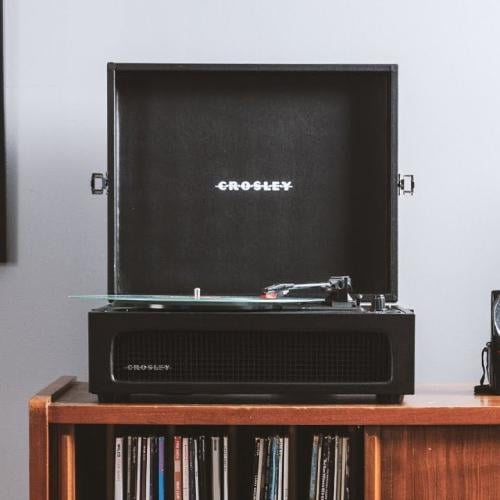 مشغل اسطوانات Crosley Voyager - اسود