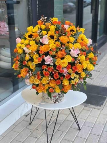 Luxury yellow flower vase