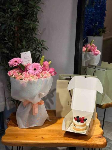 A luxurious bouquet of flowers with a ganache cake