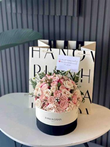 Elegant roses with Henuverin chocolates