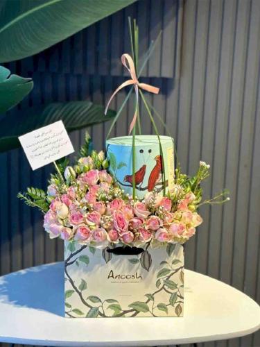 Coordination on the bag with Anoush chocolate