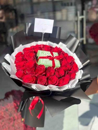 Bouquet of roses with Patchi chocolate