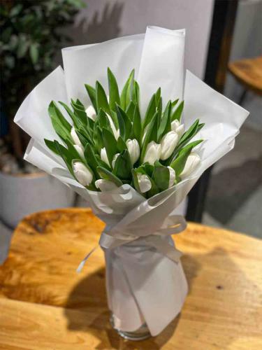 Tulip flower bouquet