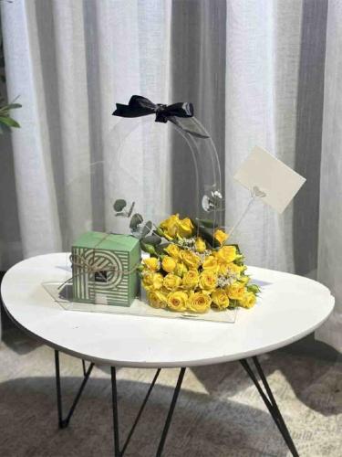Stand flower with chocolate patch