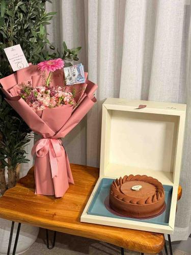 A soft bouquet with a large Oreo cake