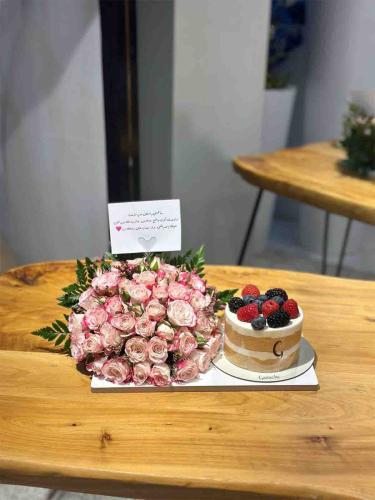 Base and rose with ganache cake