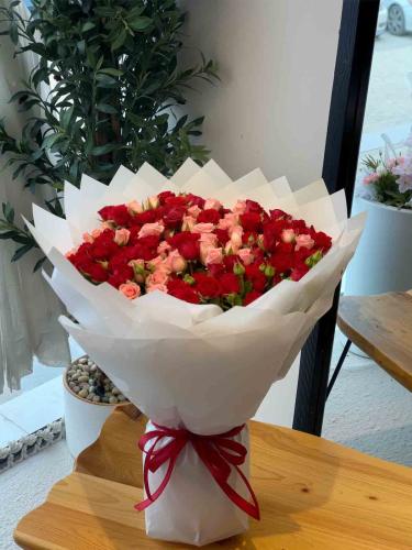 Red and pink flower bouquet