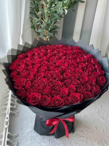 A bouquet of 100 red roses