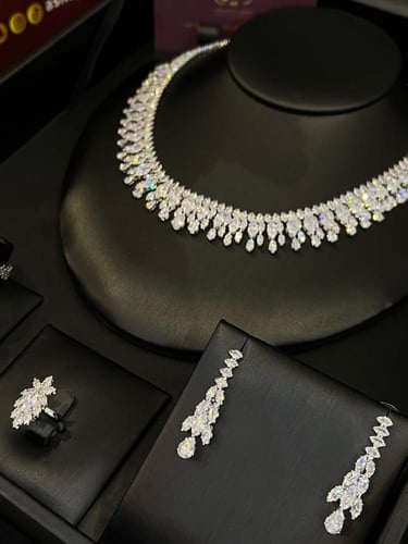 طقم زيركون ابيض