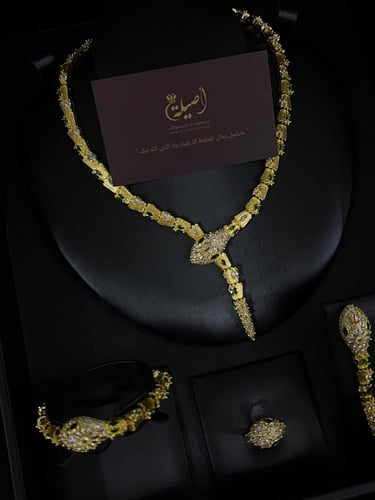 طقم الثعبان الذهبي