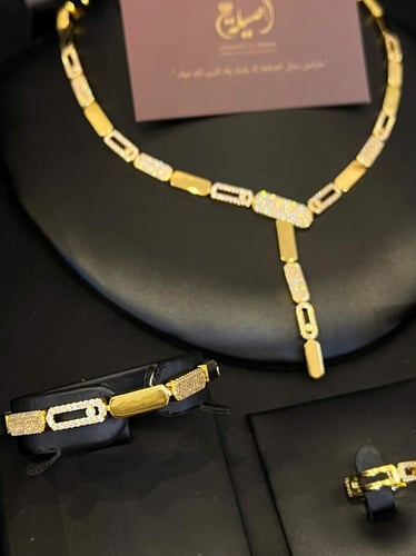 طقم مسيكا الذهبي