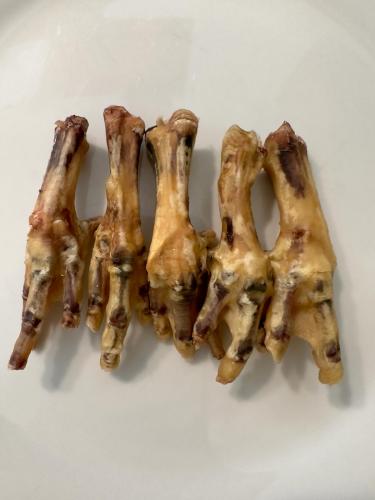 أقدام الدجاج المجففة