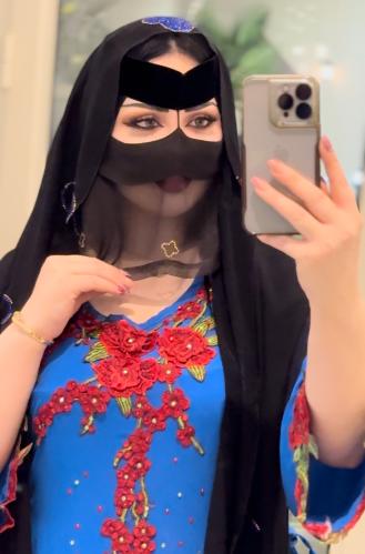 برقع كرستال ذهبي