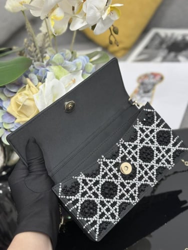 ديور (ميرور)