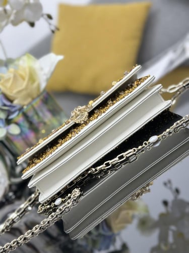 ديور (ميرور)