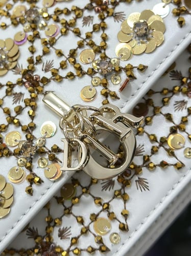 ديور (ميرور)